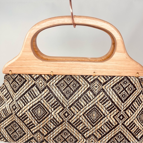Vintage Straw Bag | Boho Western Woven Clutch | Sculpted Wooden Handles - Picture 4 of 11